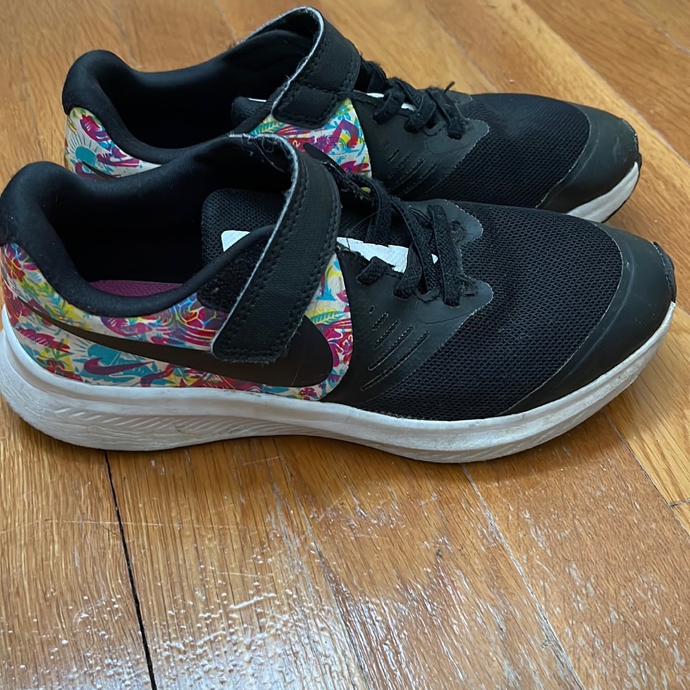 NIKE Girls' Star Runner 2 Fable Sneaker
